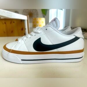 Nike: Women’s Court Legacy